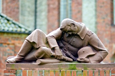 800px-Richard_Kuöhl_-_Regimentsdenkmal_Rendsburg.jpg