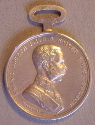 AV-medal9054-2.jpg