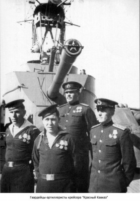 Гвардейцы-артиллеристы крейсера-Красный кавказ-.jpg