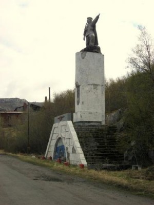 Памятник к 10-летию взятия порта.jpg