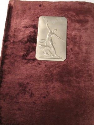 Альбом для фото. Накладка 113х67мм, гальванопластика. Ск. Линник, 1960г.jpg