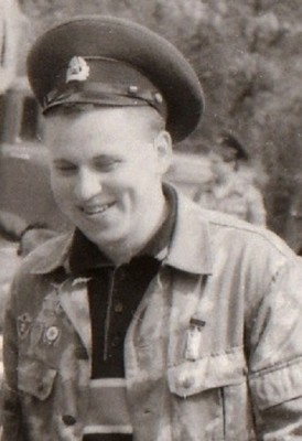 Вадим и знак.jpg