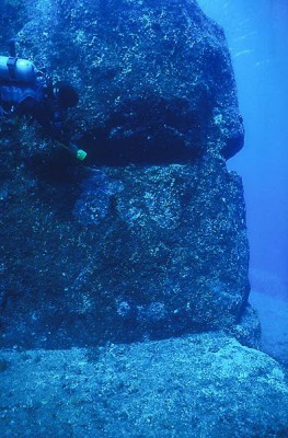 Yonaguni_11.jpg