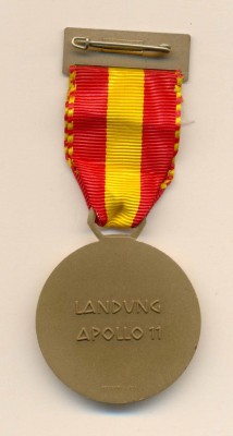 Apollo-11 Швейцария r.jpg