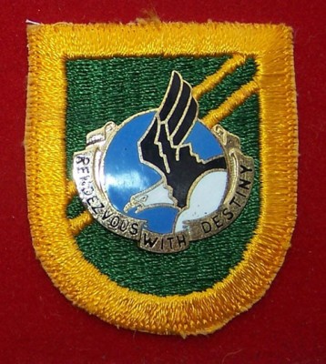 101e division airborne US Army,voici cet insigne sur.jpg
