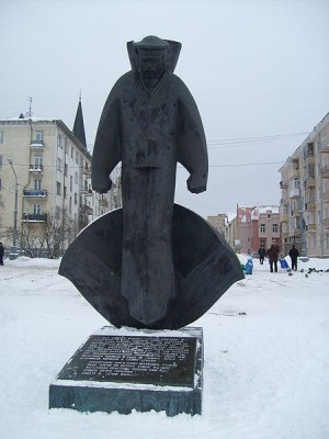 450px-Arkhangelsk_Monument_Yungam.jpg