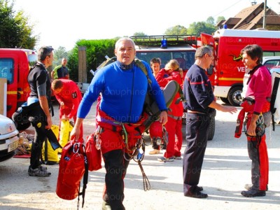 10h26-rassemblement-de-tous-les-sapeurs-pompiers-specialises-du-sdis-73-(montagnards-speleologues-et-plongeurs)-sur-le-parking-de-lovettaz-a-saint-jean-d-a.jpg