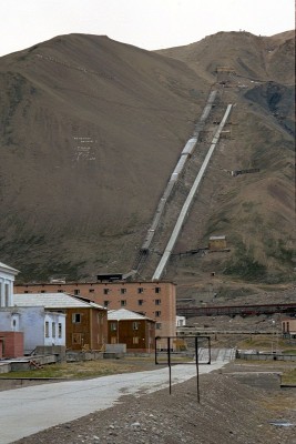 800px-Pyramiden_Svalbard_1.jpg (163.99 КБ) 4009 просмотров 800px-Pyramiden_Svalbard_1.jpg