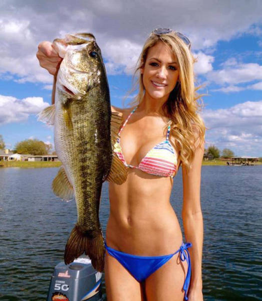 sexy_girls_make_fishing_less_boring_640_20.jpg