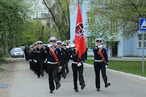 Торжественным маршем.jpg
