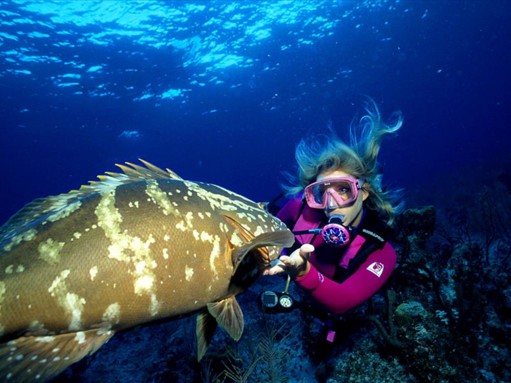 girl-underwater-captivity-049.jpg