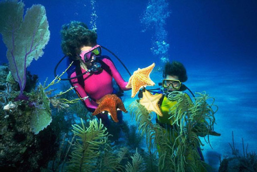 girl-underwater-captivity-064.jpg