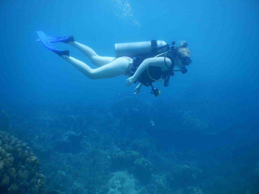 girl-underwater-captivity-099.jpg