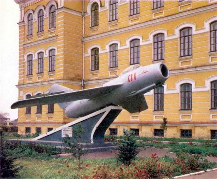 оренбург.саммолет Ю.А.Гагарина..jpg