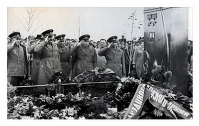 1 обелиск на месте гибели комарова.png