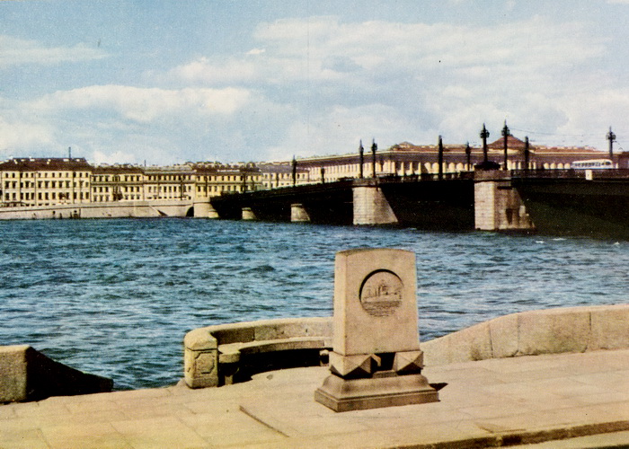 1967г. стела на месте ст.авроры в 1917.jpg