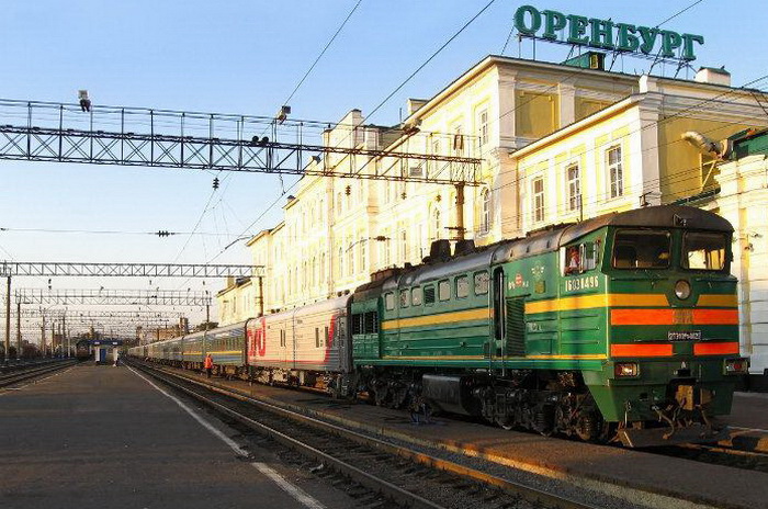 жд вокзал оренбург со стороны путей.jpg