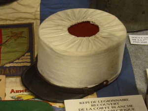 Képi période de la Seconde Guerre Mondiale.jpg