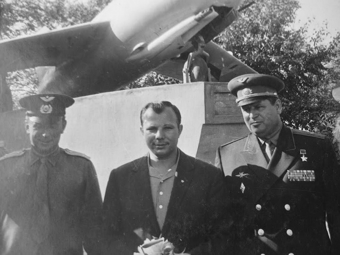 приезд гаг в уч.в 1961 после пол.в космос.2.jpg