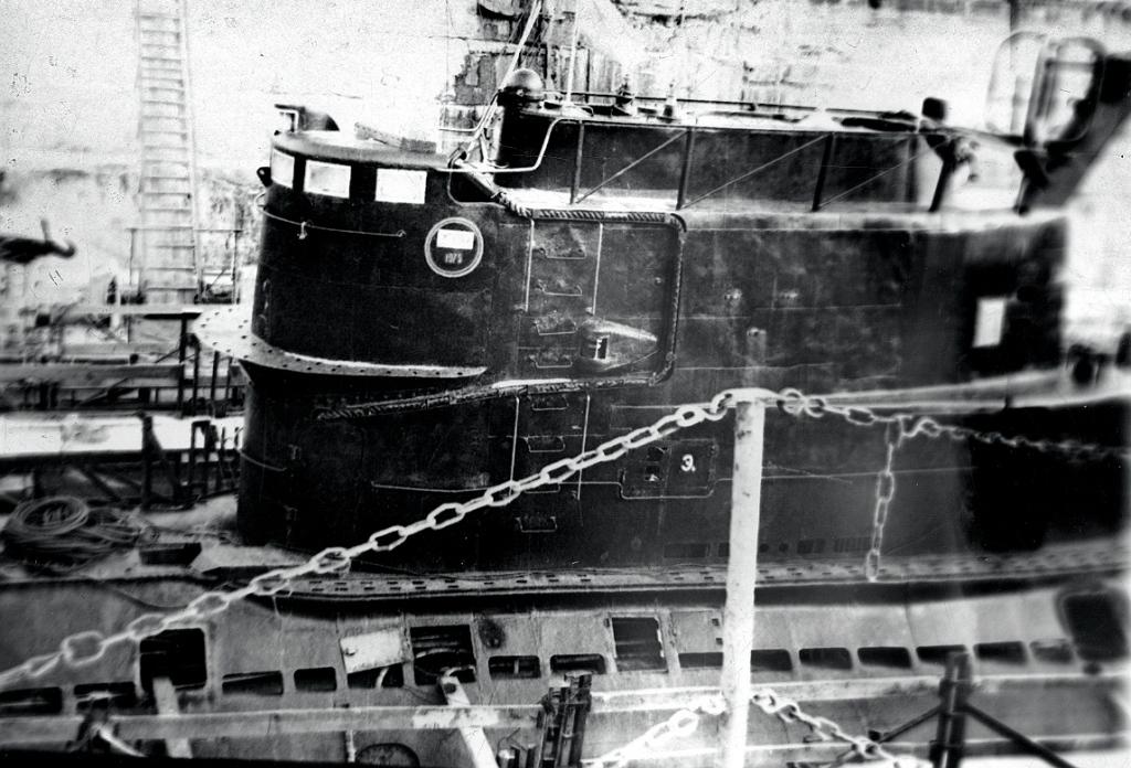 Псковский Комсомолец в сухом доке лиепая 1983.jpg