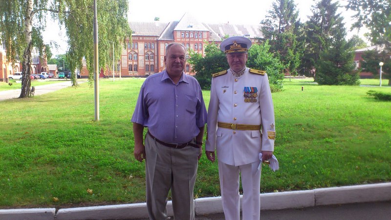 Командующий ДКБВ в-а Мухаметшин И.Т. с Королёвым Ю.А..jpg