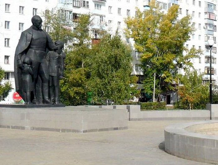 пам.Ф.Э.Дзердинскому.оренбург....jpg
