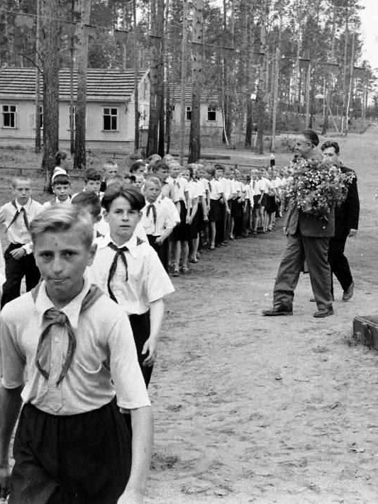 1959-год.-Пионерский-лагерь-АНГАРА-г.Братск.-Посещение-Уил.Гарримана-1.jpg