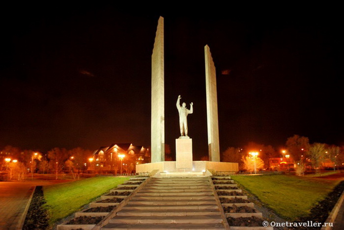 Оренбург.мемориал Гагарина.jpg