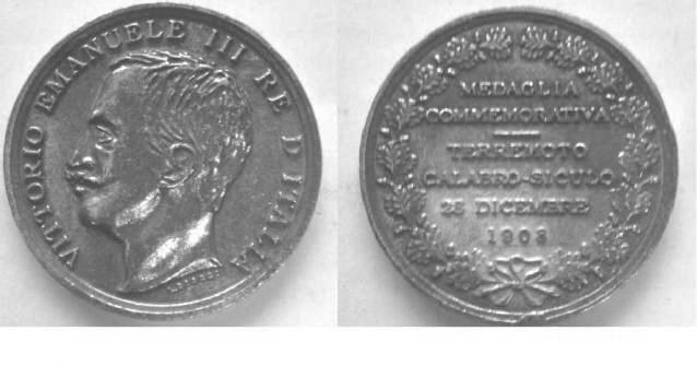 Главный косяк - это то, что в слове D'ITALIA пропущен апостроф. В остальном медаль выполнена не плохо. Даже подпись медальера под срезом есть. Но, как обычно, нету ушка и большего размера..jpg