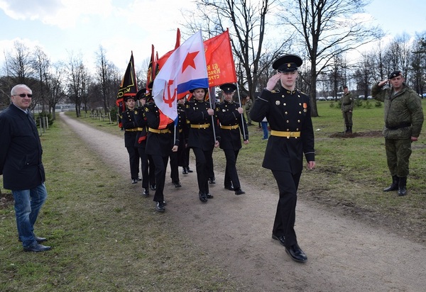 память-торжественным маршем.jpg