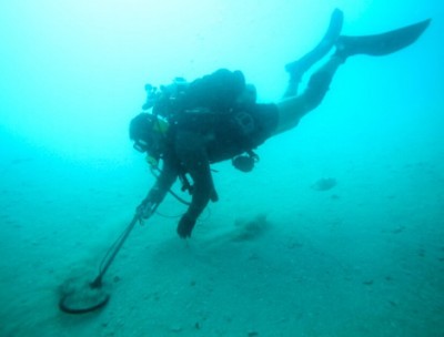treasure-hunt-diver-2.jpg