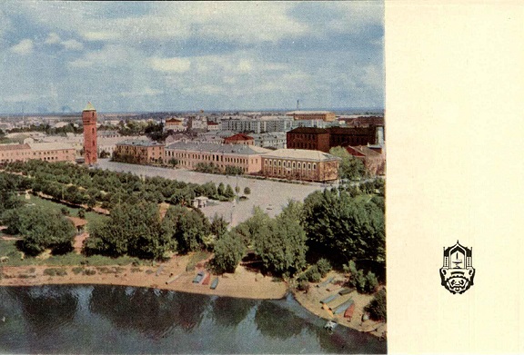 06 Старая Русса 1968. Площадь Революции а.jpg
