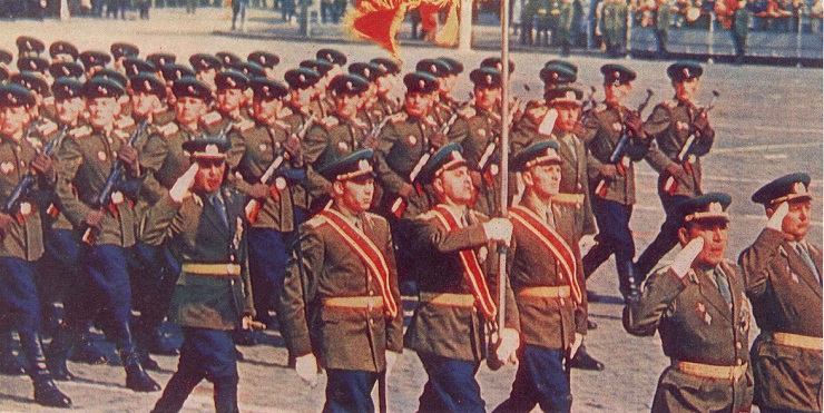 05 50 лет СА, 1968. Военный парад на Красной площади. Зак. 4370 а.jpg