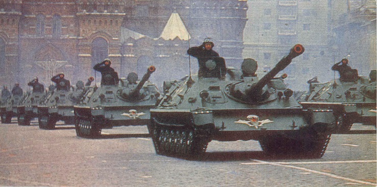 09 50 лет СА, 1968. Военный парад на Красной площади. Зак. 250 а.jpg