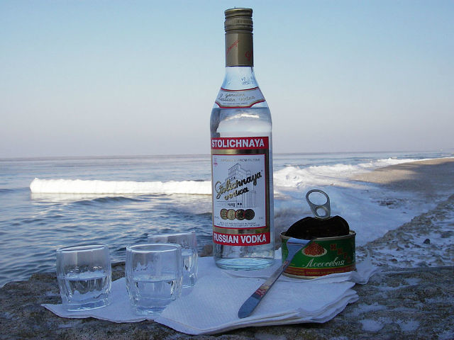 Икра и водка на льдине.jpg