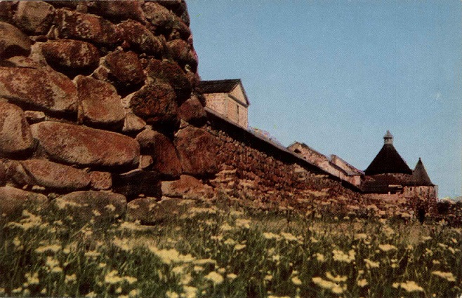06 Соловецкие острова 1968. Уголок крепостной стены кремля а.jpg
