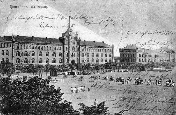 Welfenplatz._Bildseite._Ganzbild.jpg