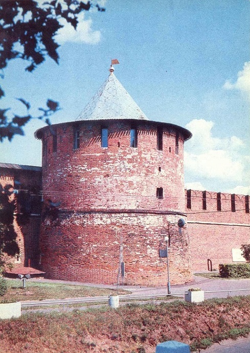 09 Нижегородский кремль 1985. Кладовая башня а.jpg