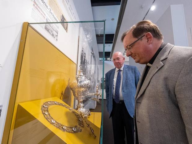 Adenauerhaus Besuch aus dem Vatikan.jpg