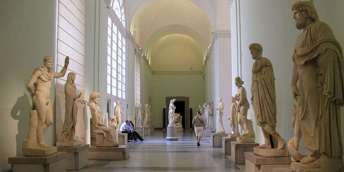 napoli-_museo_archeologico2.-toppic.jpg