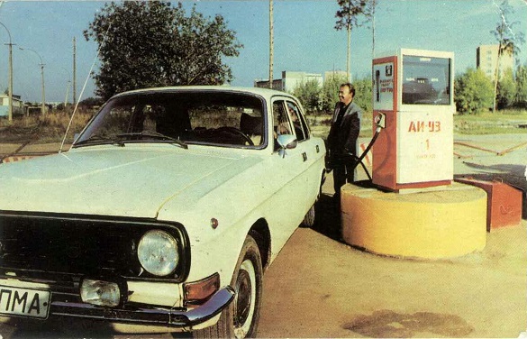 Авто 1989. Пользуйтесь автозаправкой а.jpg