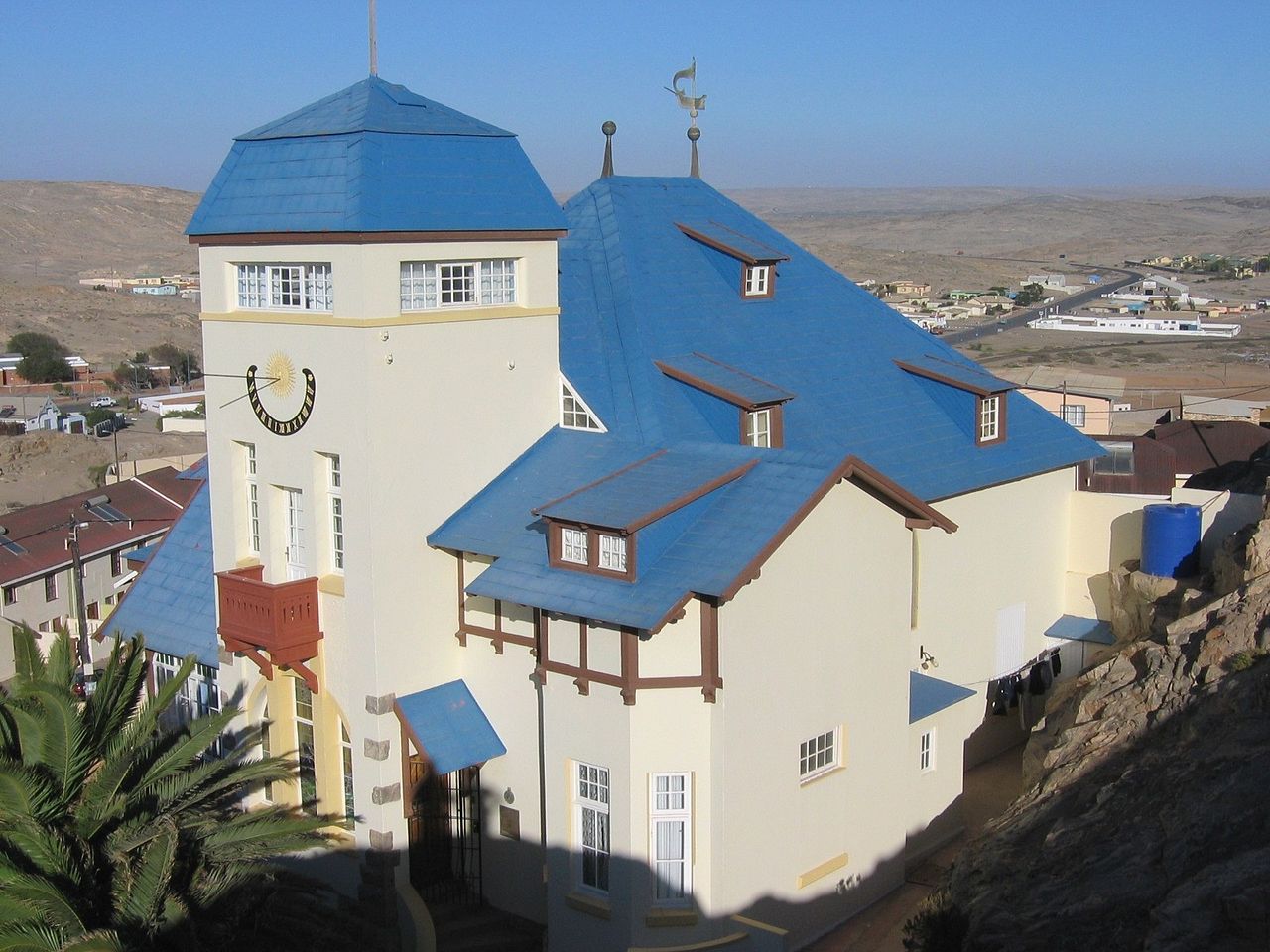 1280px-Görke-Haus_Lüderitz.jpg