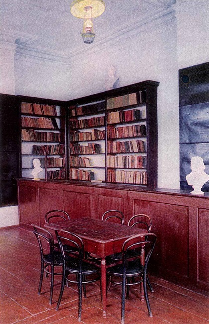15 Минусинск 1974. Комната-библиотека в музее имени Н.М. Мартьянова а.jpg