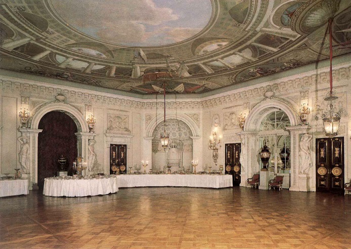 05 Лен. обл. Павловск 1983. Парадная столовая а.jpg
