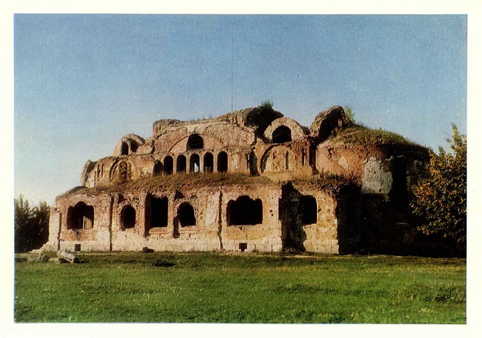 07 Брест 1970. Развалины красноармейского клуба а.jpg