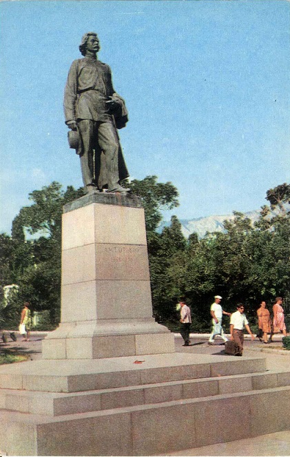 02 Ялта 1975. Памятник Горькому а.jpg