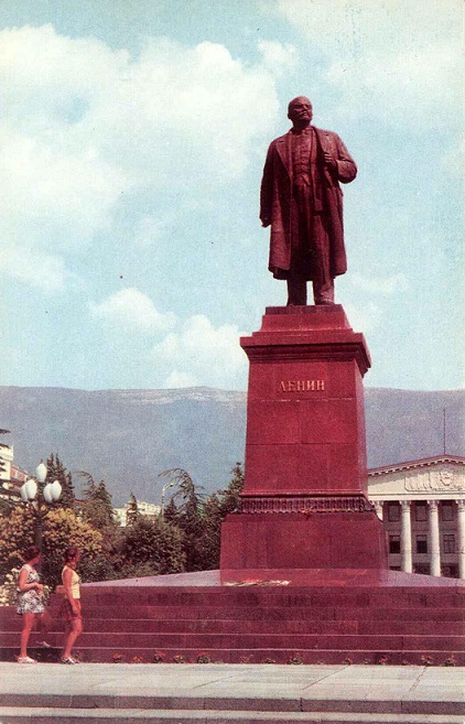 06 Ялта 1975. Памятник Ленину а.jpg