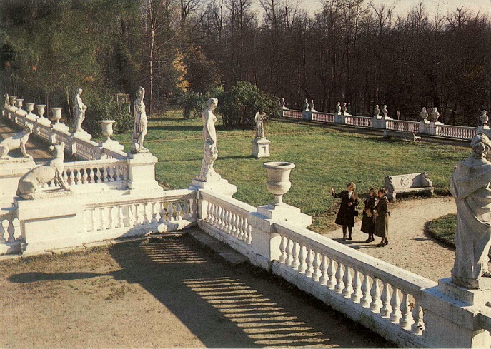 02 Архангельское 1983. Вид с верхней террасы парка а.jpg