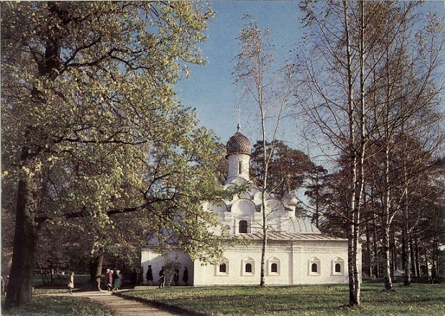 04 Архангельское 1983. Церковь Архангела Михаила а.jpg