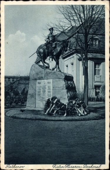 Ak-Rathenow-im-Havelland-Partie-am-Zieten-Husaren-Denkmal.jpg